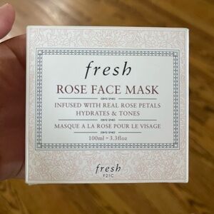 Fresh Rose Face Mask - Luxurious Hydration